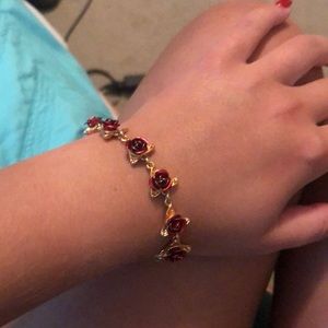 12 roses golden bracelet